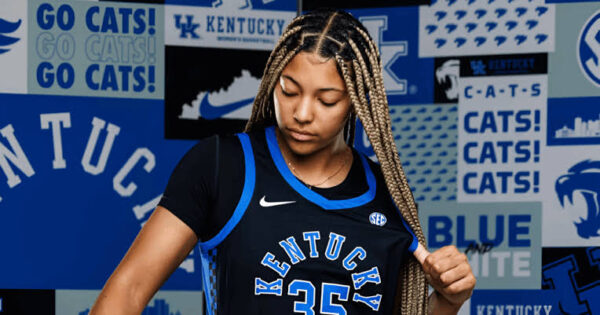 🚨🚨🚨 2027 Star 6’0 G Sydney Savoury recently on a visit to Kentucky and Coach Kenny Brooks. #BBN #WBB #SEC   Michigan 2024-25 Gatorade Player Of The Year. History, the first Sophomore to win this award in the State of Michigan!  Show her some BBN love 💙🏀   @topfans